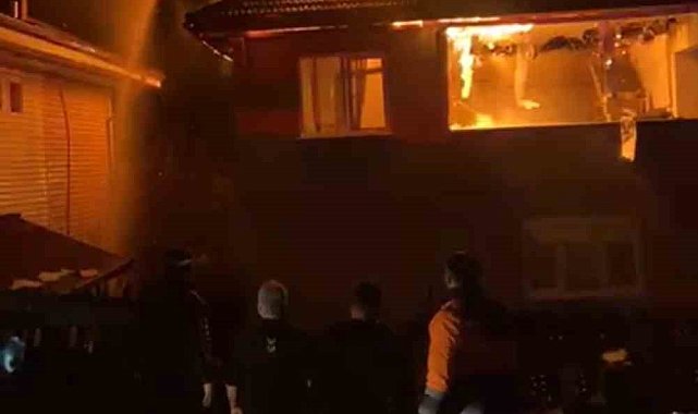 Karabük'te iki katlı evde korkutan yangın