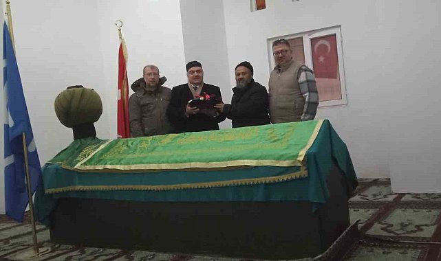 Karadona Hamza Bey'in türbesine Sakal-ı Şerif hediye edildi