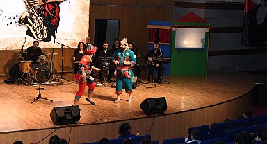 Karagöz ve Hacivat'tan miniklere müzikli gösteri