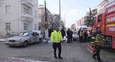 Karaman'da iki otomobilin karıştığı kazada karı koca yaralandı
