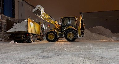 Karayazı'da karla mücadele: 81 köy yolu ulaşıma açıldı