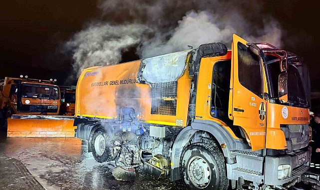 Karayolları'na ait kamyon alevlere teslim oldu