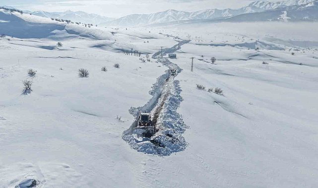 Karla kaplı mezrada mahsur kalan köylünün imdadına ekipler yetişti