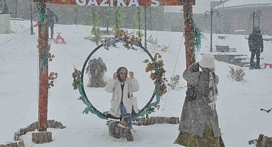 Kars'ta kar yağışı eğlenceye dönüştü