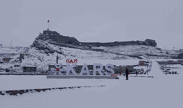 Kars'ta okullar tatil edildi, uçak seferleri iptal!