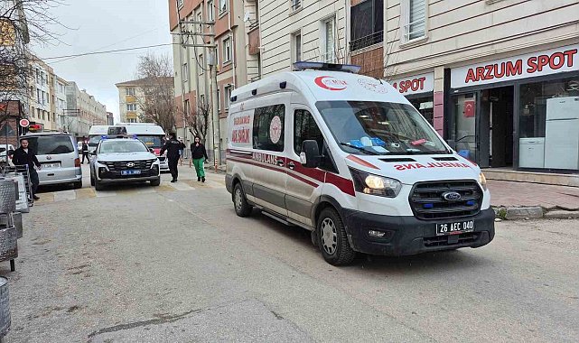 Kavga ettiği üvey babasını bıçakla ağır yaraladı