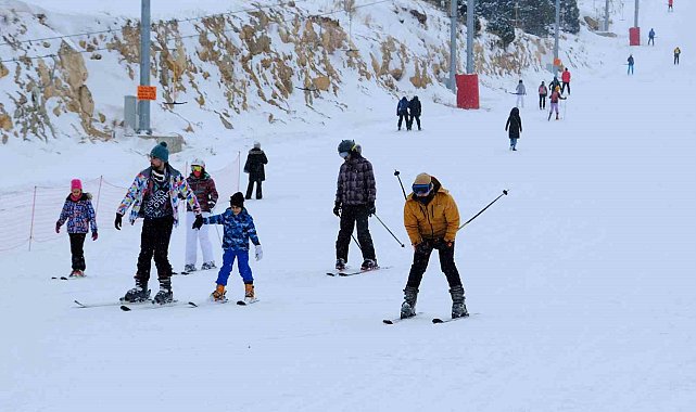 Kayak tutkunları Ergan'da buluştu