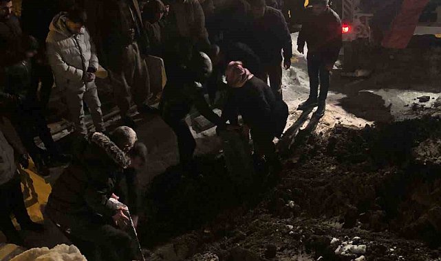 Kayarken belediye otobüsünün altında kalan çocuk son yolculuğuna uğurlandı