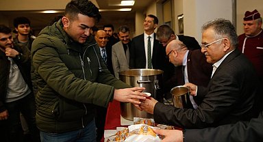 Kayseri Büyükşehir'den 1.4 milyon bardak sıcak çorba
