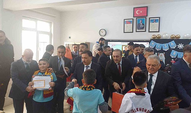 Kayseri'de 322 bin öğrenci karne aldı