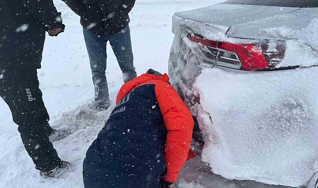 Kayseri'de kar yağışı sonrası mahsur kalan vatandaşlar kurtarıldı
