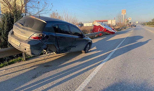 Kaza sonrası bariyerlerde asılı kaldı