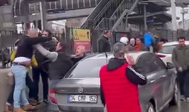 Kaza sonrası sürücüler birbirine girdi