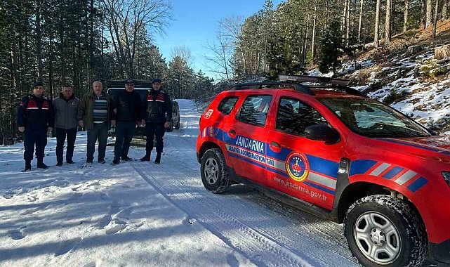 Kazdağları'nda karda mahsur kalan 4 kişiyi jandarma kurtardı