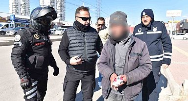 Kepez'de seyyar satıcı ve dilencilere operasyon