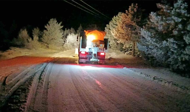 Kırıkkale'de köy yollarında karla mücadele çalışmaları