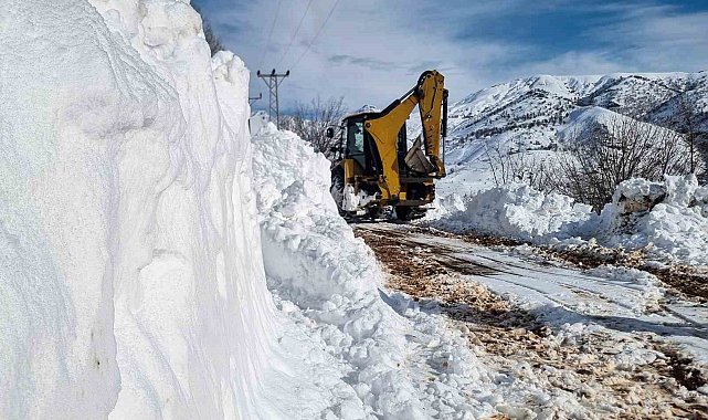 Kırsal mahallelerde karla mücadele devam ediyor