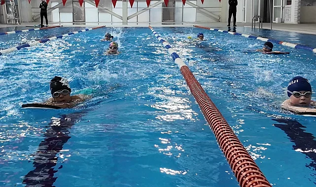 Kocaeli Çayırova'da yüzme havuzuna 20 bin kişi ilgi gösterdi