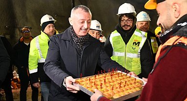 Kocaeli'de Başkan Büyükakın'dan baklavalı sürpriz ziyaretler