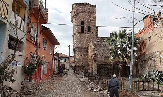 Koçarlı'da tarihi kule sokağında çalışmalar başladı