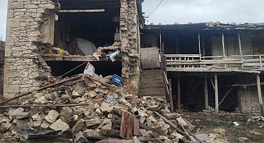 Komşusu 'adam öldü evi de yıkıldı' dedi o anda ev çöktü