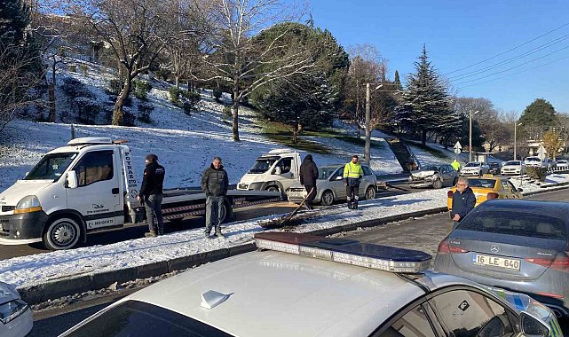 Kontrolden çıkan otomobil çarptığı aracı karşı yöne savurdu: 4 yaralı