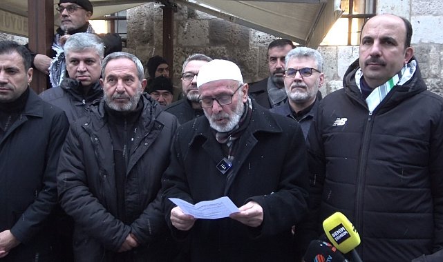 Konya'da aileler yeni yılın ilk sabah namazında camide buluştu