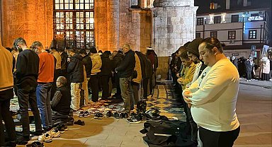 Konya'da Miraç Kandili'nde vatandaşlar camilere akın etti