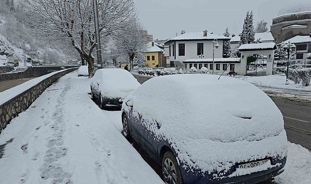 Kosova'da kar yağışı Prizren'de kartpostallık görüntüler oluşturdu