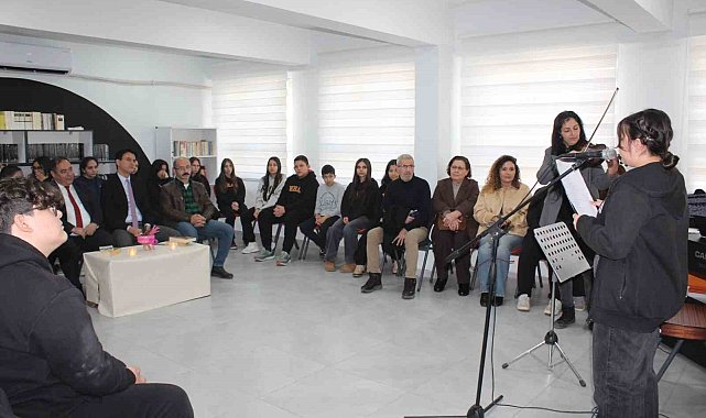 Köyceğizli öğrencilerden şiir ve müzik konseri