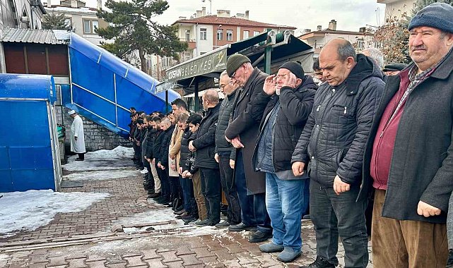 Krikonun kayması ile otobüsün altında kalan genç toprağa verildi