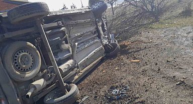 Kulu'da kontrolden çıkan kamyonet devrildi