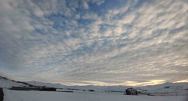 Kümülüs bulutları Van semalarında görsel şölen sundu