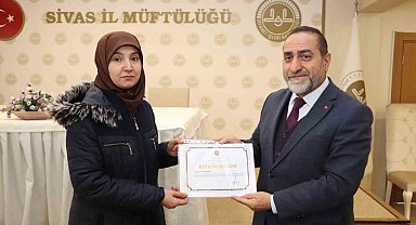 Kur'an Kursu öğreticileri sertifikaları aldı