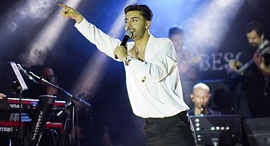 Kurtuluş Kuş'tan sahneye damga vuran albüm lansmanı