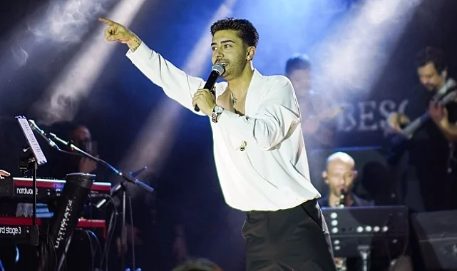 Kurtuluş Kuş'tan sahneye damga vuran albüm lansmanı