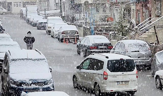 Kütahya beyaza büründü, kar yağışı ulaşımı olumsuz etkiledi