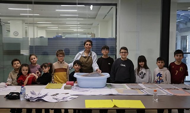 Kütahya'da çocuklardan "Atık Kâğıtlardan El Yapımı Kâğıda Elekte Kâğıt Yapım Workshop'a ilgi