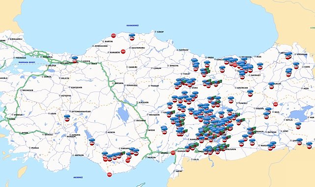 Kuvvetli kar yağışı ülkenin doğusunda ulaşımı felç etti