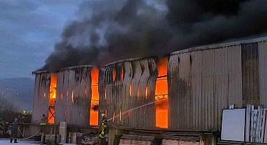 Lastik deposunda çıkan yangın kontrol altına alındı