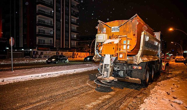 Malatya Büyükşehir Belediyesi karla mücadelede 724 sahada