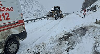 Malatya'da karla mücadele çalışmaları aralıksız devam ediyor