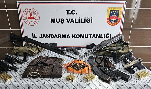 Malazgirt'te çok sayıda silah ve mühimmat ele geçirildi