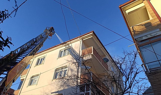 Mangal yakmak isterken çatıyı ateşe verdi