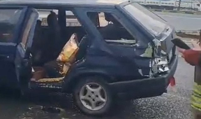 Manisa'da otomobil otobüs ile çarpıştı: 2 yaralı