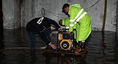 Manisa'da sağanak yağışta ekipler tüm gücüyle sahada