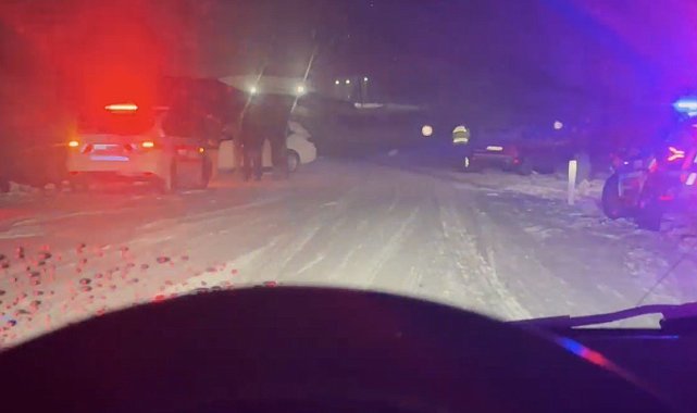 Mazıdağı-Derik yolu ulaşıma kapandı, buzlanma kazaya neden oldu