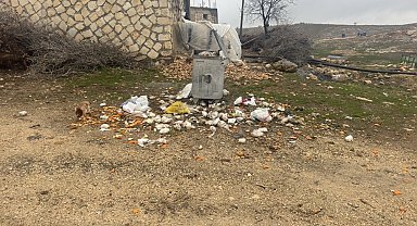 Mazıdağı'nda vatandaşlardan toplanmayan çöplere tepki