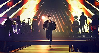 Megastar İstanbul'da hayranlarıyla buluştu