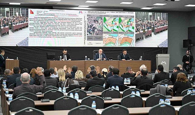 Mersin Büyükşehir Meclisinde 2,5 milyar TL'lik borçlanma tartışıldı